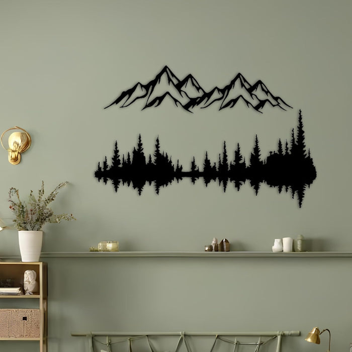 Berg und Wald 1 Metall-Wandkunst schwarz über einer Sideboard-Nische