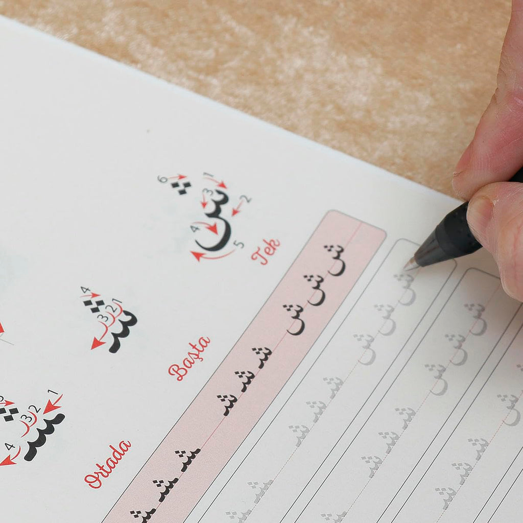 Schattierter Qur’an Zum Nachzeichnen– Mit dem Stift beschreibbarer Mittelgroßer Mushaf | Vollständiger Nachzieh-Qur’an 17x24 CM (Pink)
