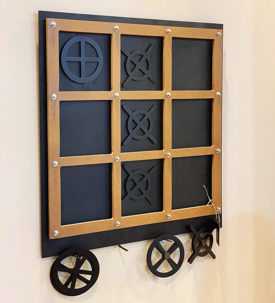 Tic-Tac-Toe – Wandspiel aus Metall, zum Aufhängen