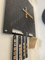 Tubibu Einzigartige Wanddekoration, Nachrichtentafel, bequem zum Spielen von Scrabble, außergewöhnliches Geschenk, Wanddekoration, Wandkunst (mittelgroß)