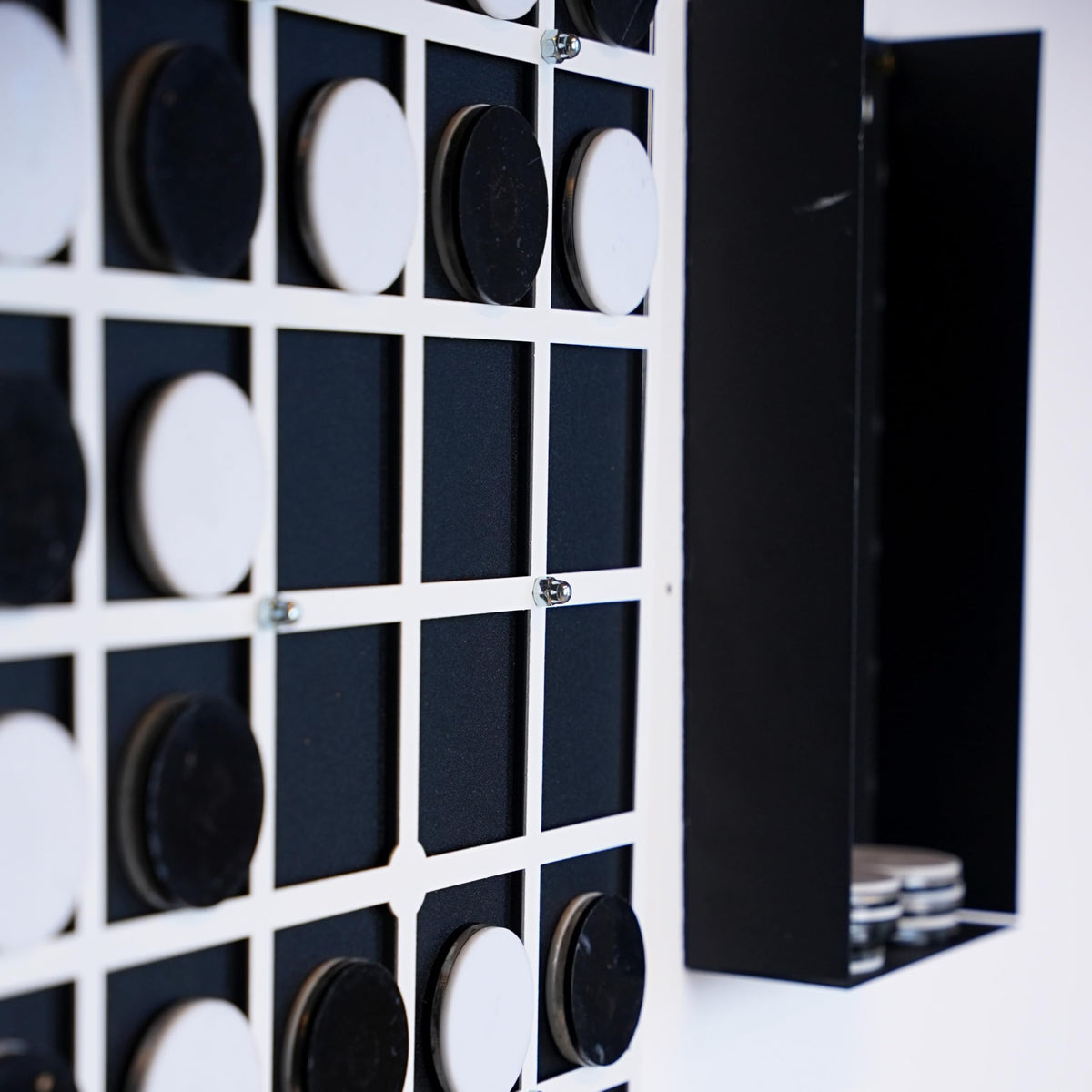 Tubibu Wandspiel Othello/Reversi (64 Stück Plexiglas-Plaketten, Magnetisch, 60 cm x 70 cm)