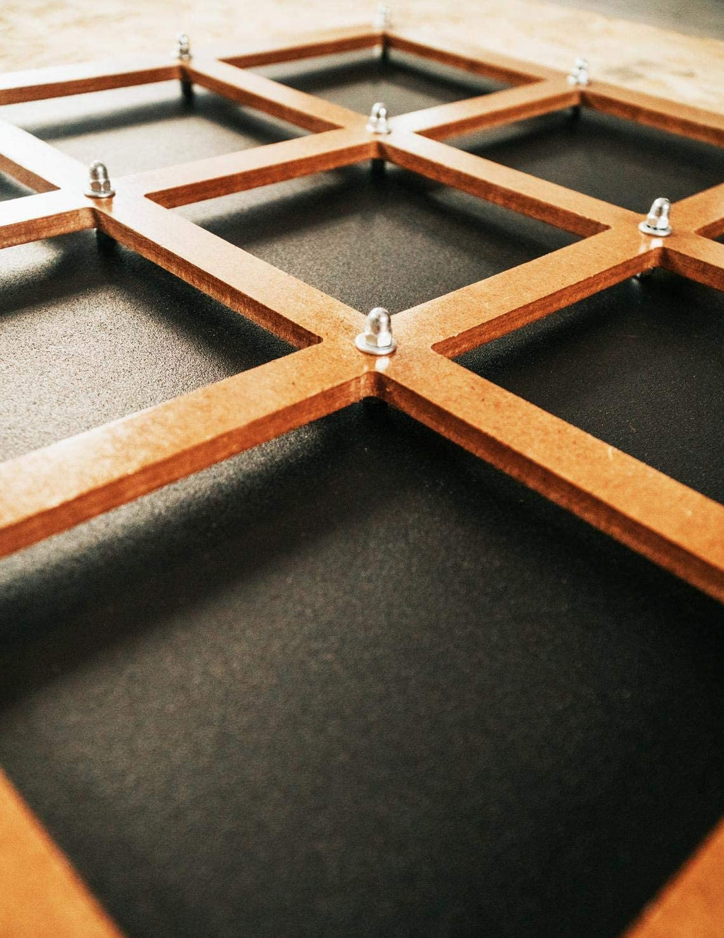Tic-Tac-Toe – Wandspiel aus Metall, zum Aufhängen