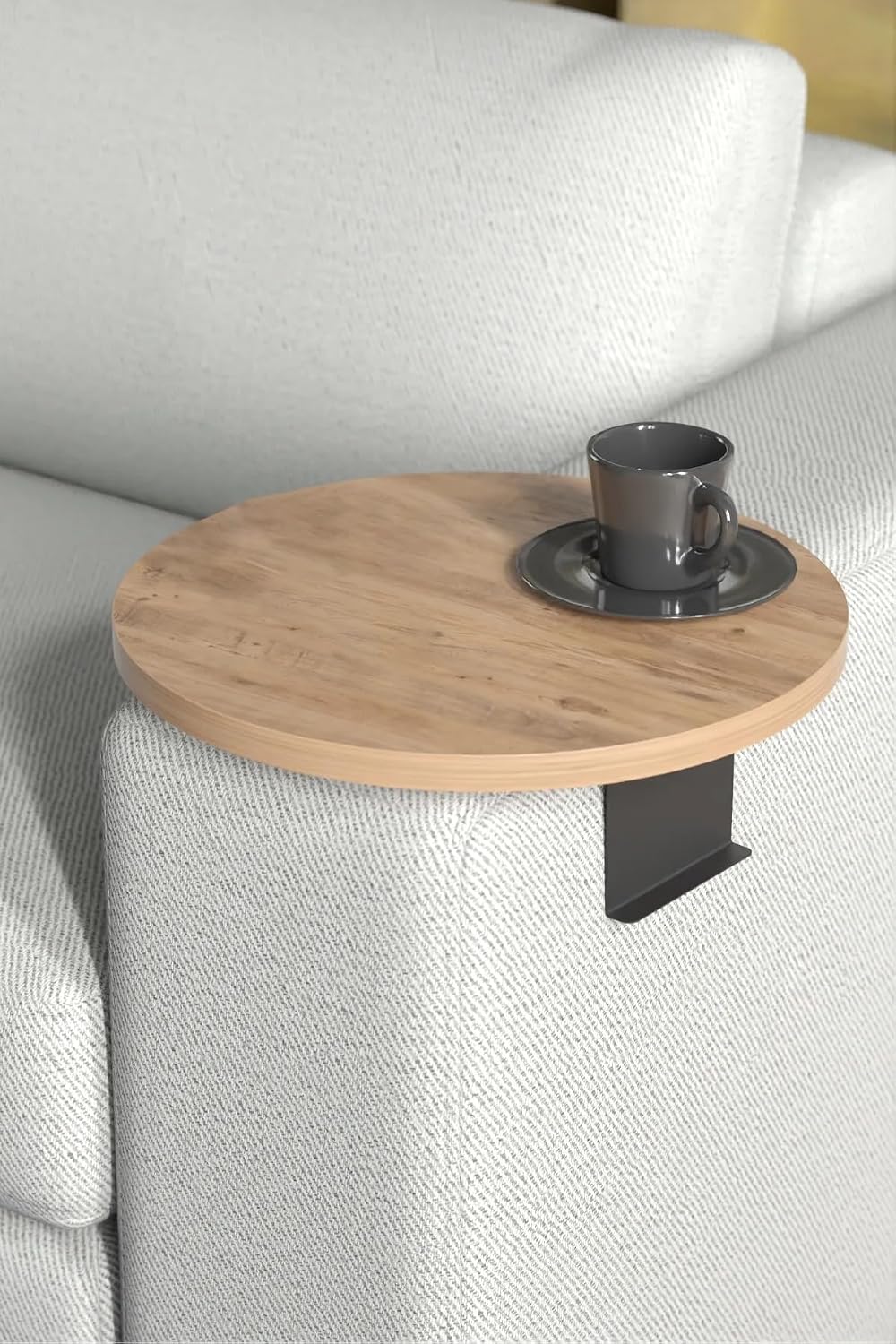 Couch-Tablett für Armlehnen, Verstellbares Sofa-Tablett mit Getränkehalter, Spezielles Design mit Praktischer Metallhalterung, Ablage für Sitzgarnitur, Durchmesser ⌀ 35 cm (1, Brown)