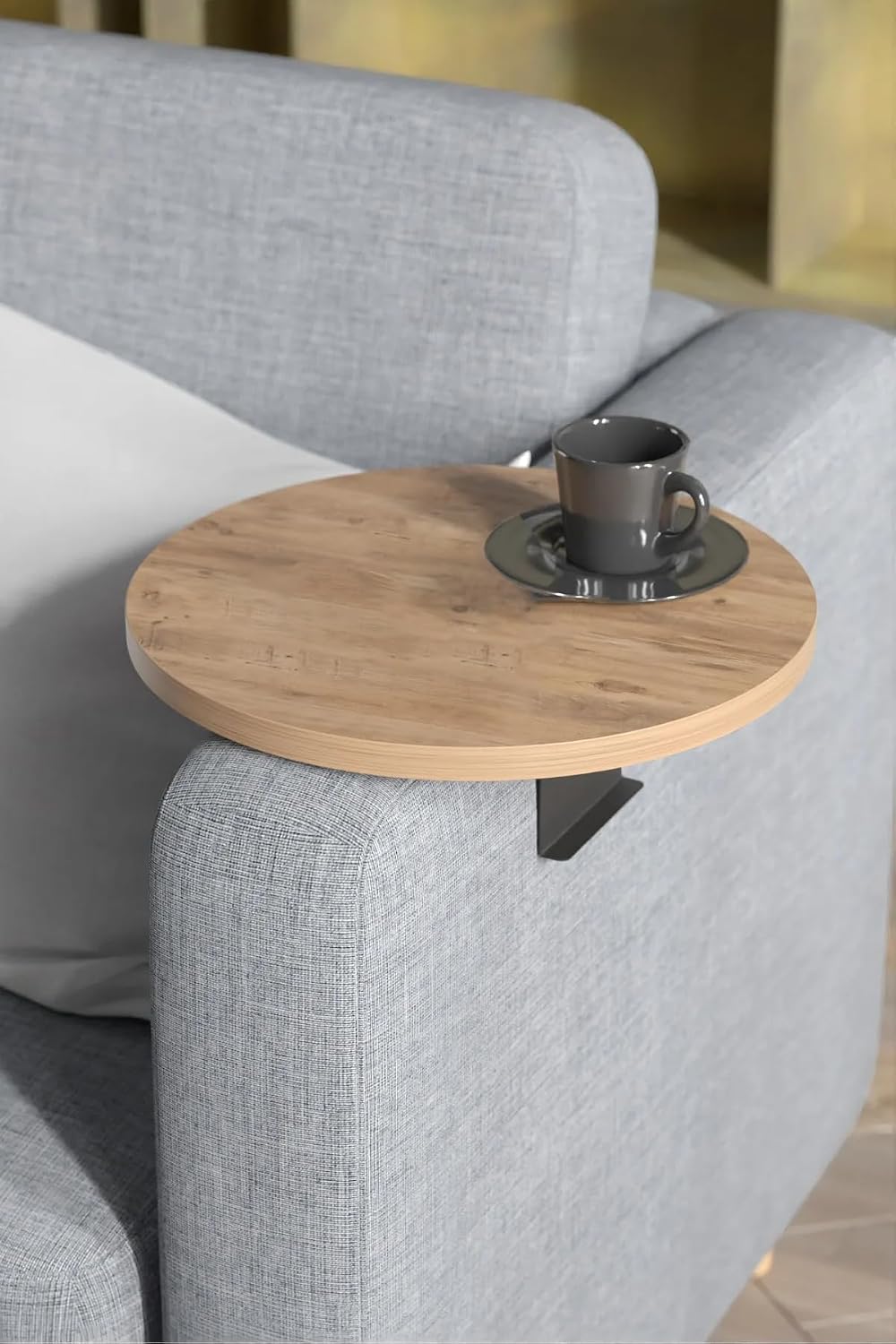 Couch-Tablett für Armlehnen, Verstellbares Sofa-Tablett mit Getränkehalter, Spezielles Design mit Praktischer Metallhalterung, Ablage für Sitzgarnitur, Durchmesser ⌀ 35 cm (1, Brown)
