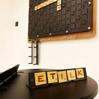 Scrabble Wandspiel XL – 100 × 105 cm, verstärkte Ausführung (2 mm Metall / 10 mm MDF)