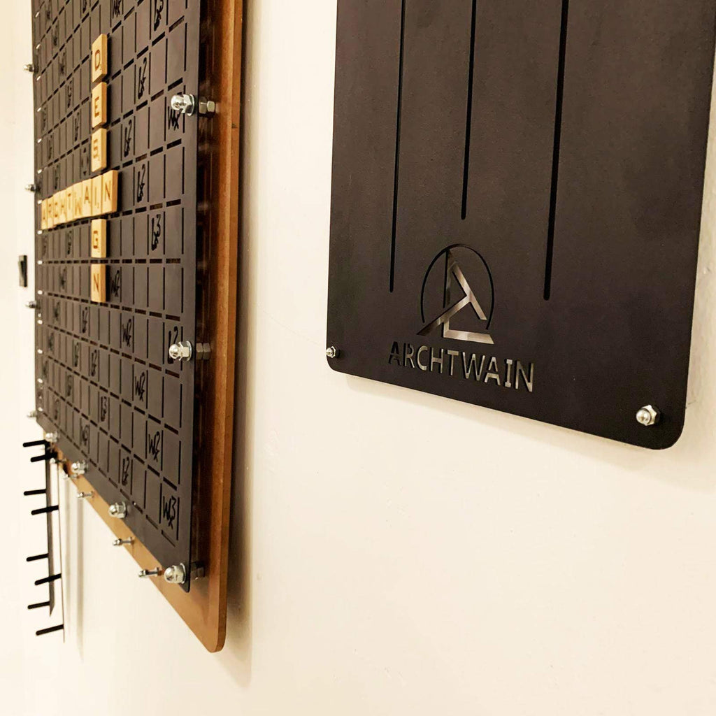 Scrabble Wandspiel XL – 100 × 105 cm, verstärkte Ausführung (2 mm Metall / 10 mm MDF)