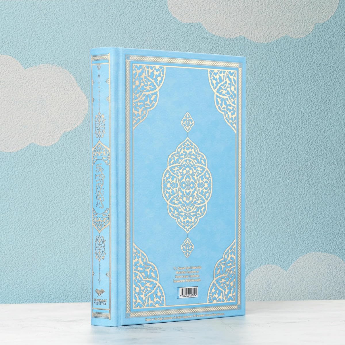 Der blaue Koran stehend