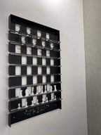 Tubibu Einzigartiges Wandspiel Schach Set, Wanddekoration, Wandkunst, Wandspiel, Minimalistisch, Schachbrettmuster, Metallrahmen, Matt, Hochformat, Indoor, Wohnzimmer