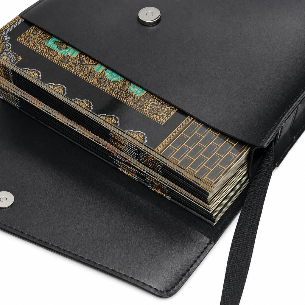 Koran mit Tasche in Schwarz – geöffnete Tasche mit Koran