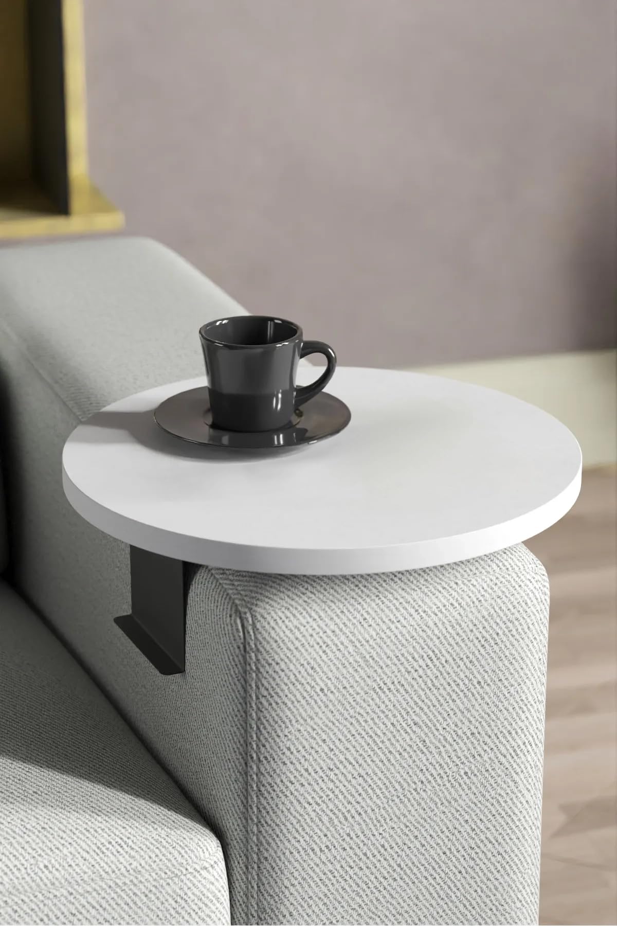 Couch-Tablett für Armlehnen, Verstellbares Sofa-Tablett mit Getränkehalter, Spezielles Design mit Praktischer Metallhalterung, Ablage für Sitzgarnitur, Durchmesser ⌀ 35 cm (1, Brown)