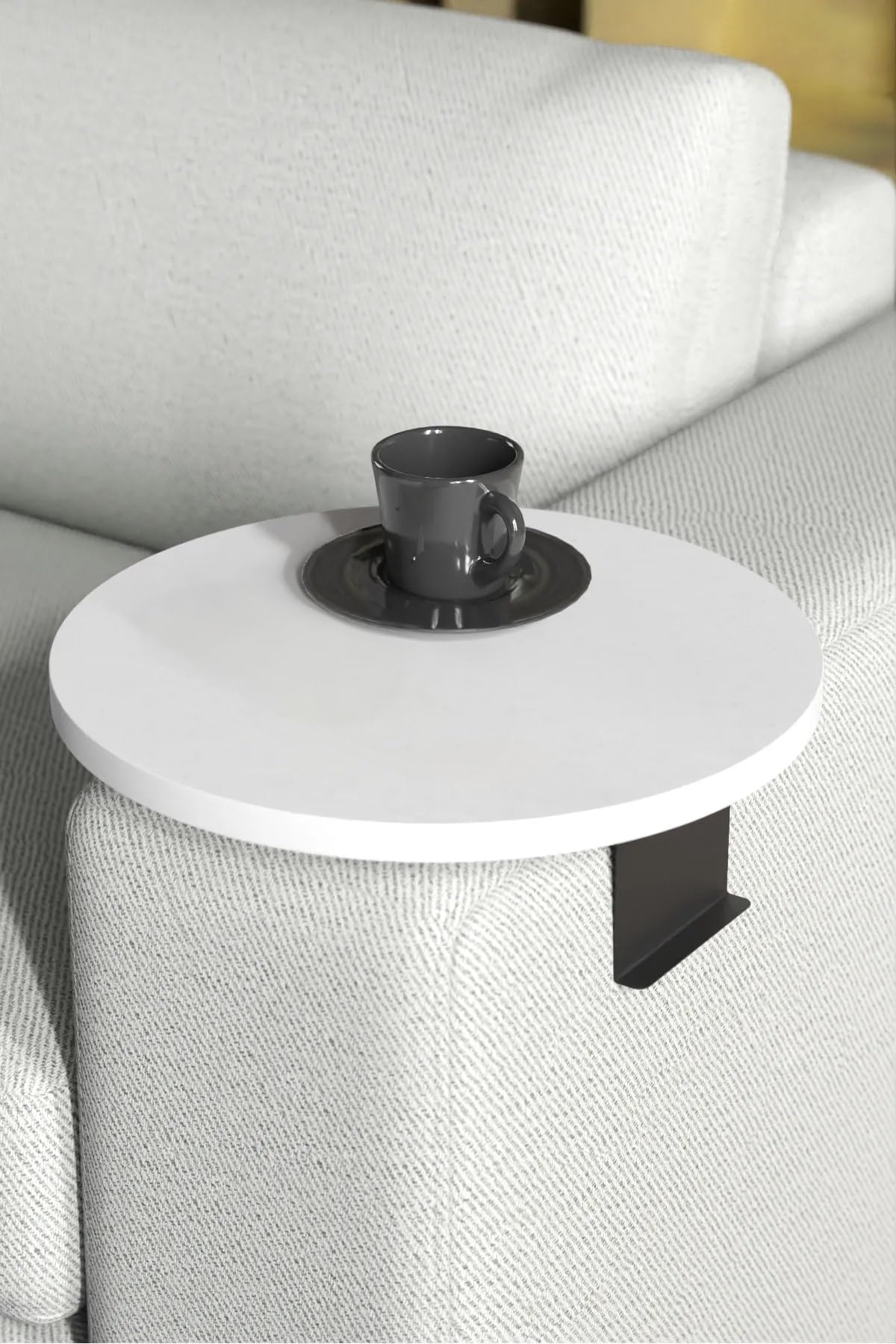 Couch-Tablett für Armlehnen, Verstellbares Sofa-Tablett mit Getränkehalter, Spezielles Design mit Praktischer Metallhalterung, Ablage für Sitzgarnitur, Durchmesser ⌀ 35 cm (1, Brown)